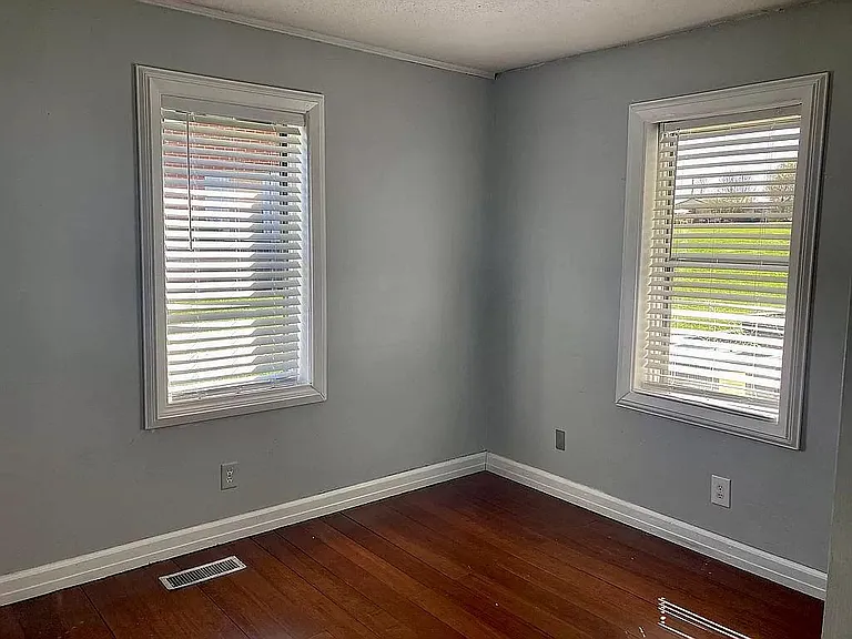 517 Lee Dr — Photo 17