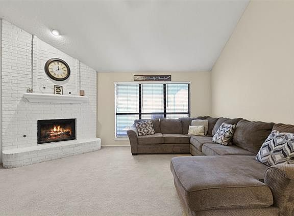 4th image of 1621 Briargrove Dr