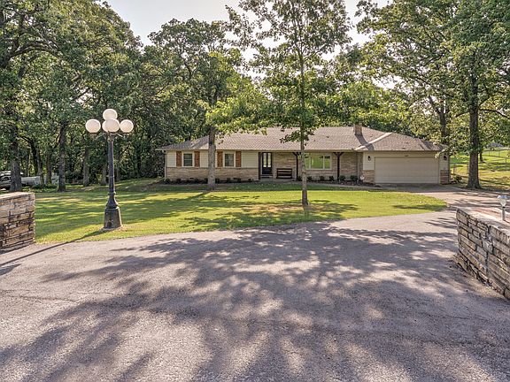 3rd image of 1031 Luker Ln
