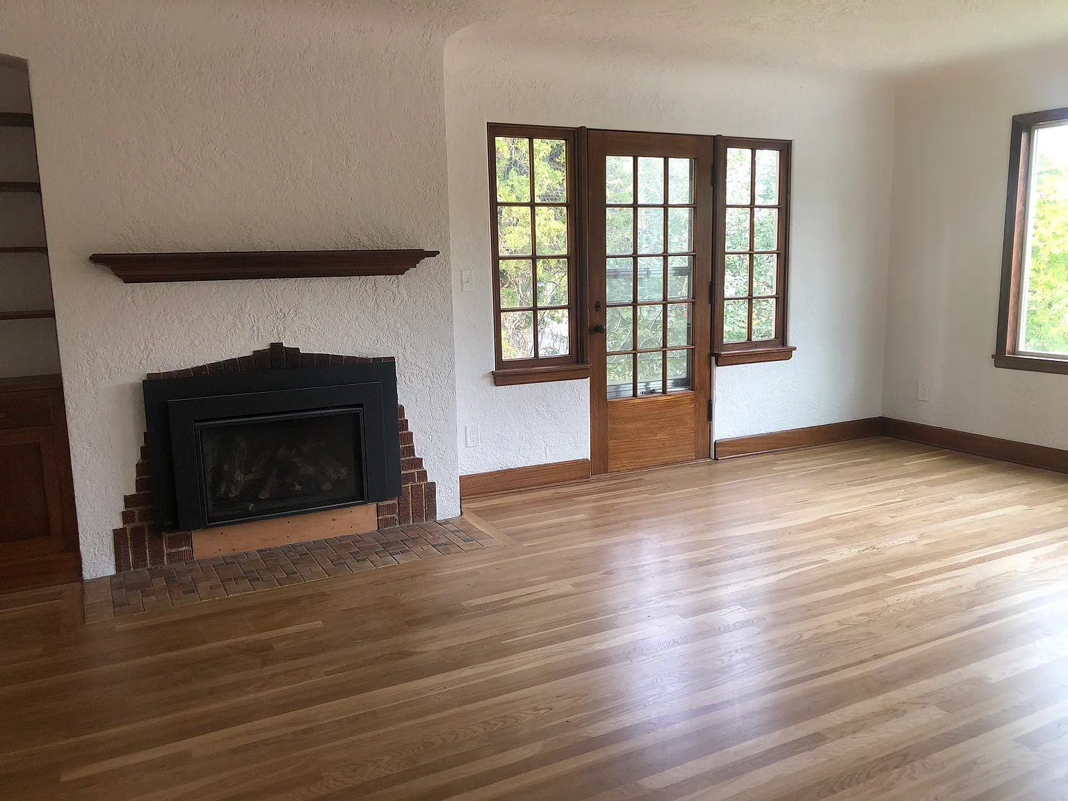3 bed, 1260 sqft, $2,000 — Photo 2