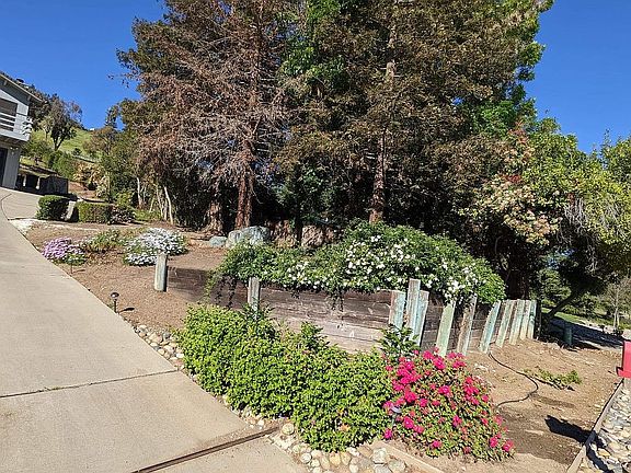 3rd image of 180 Georges Dr