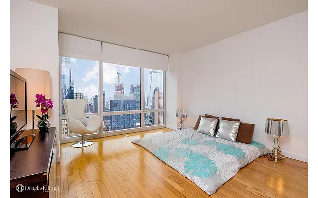 Rented by Douglas Elliman | media 14