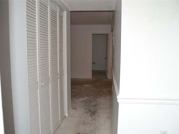 4th image of 5939 Village Cir #5939