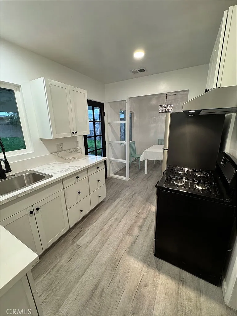 3 bed, 1.5 bath, 1085 sqft, $3,500 — Photo 1