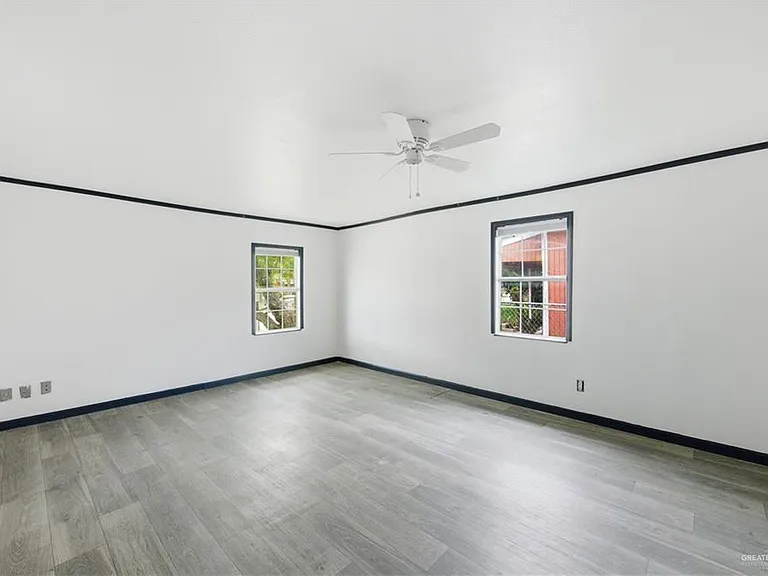 715 E Rusty Dr — Photo 4
