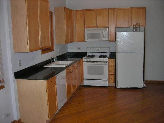 3rd image of 1326 W Diversey Pkwy #1Y
