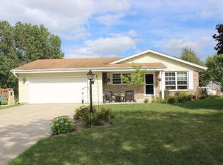 8782 S Castle Ct, Franklin, WI 53132