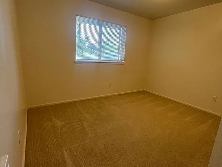 1683 Ono Ave — Photo 15