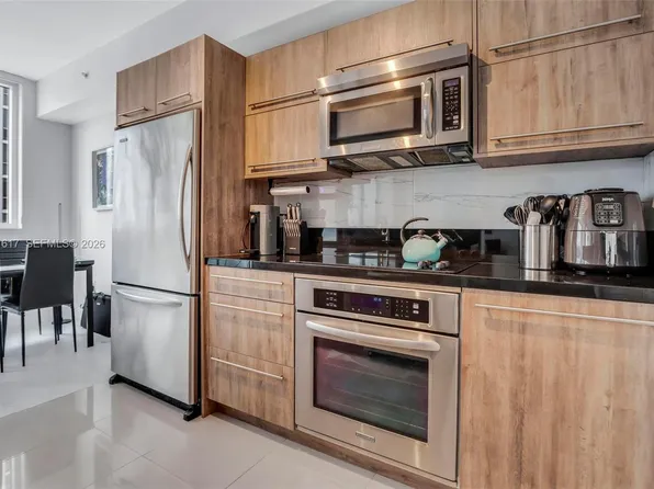 253 NE 2nd St APT 1608, Miami, FL 33132