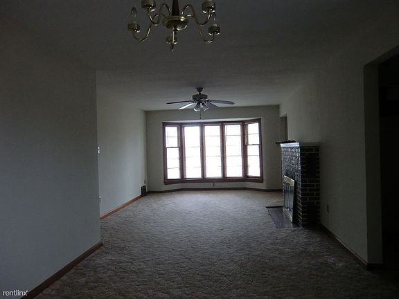 Keebler 1712 N Living Room (2)