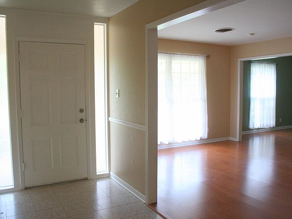 5th image of 3423 Royal Dr