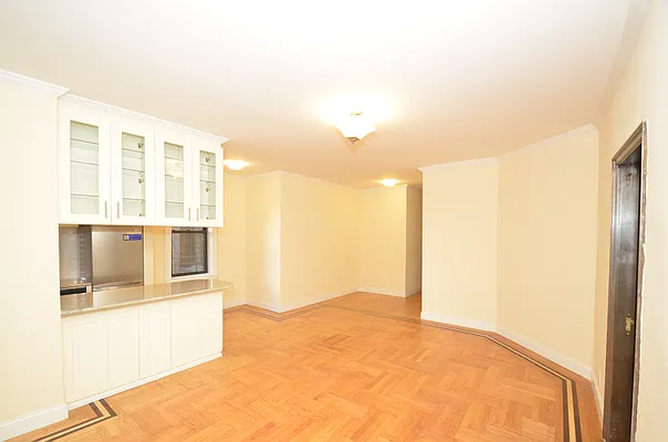 Rented by Buchbinder & Warren | media 4