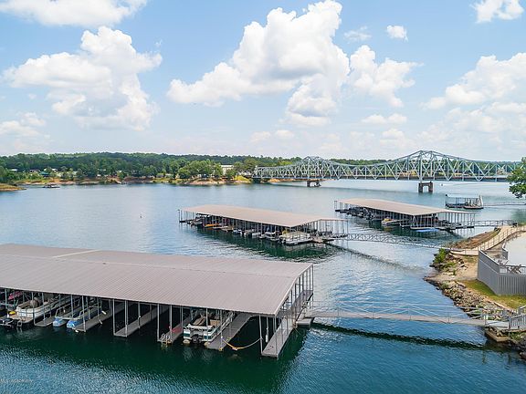 Image 4: Covered Boat Slips