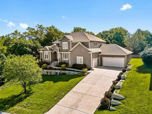 7659 Forest Park Dr, Shawnee, KS 66217
