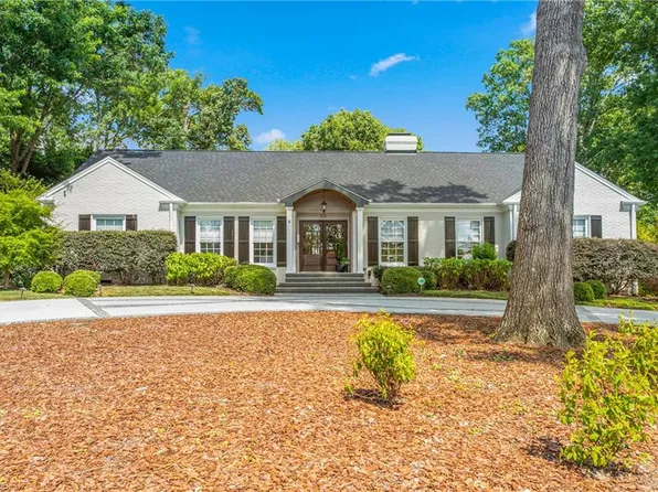 100 Knollwood Dr, Greensboro, NC 27403