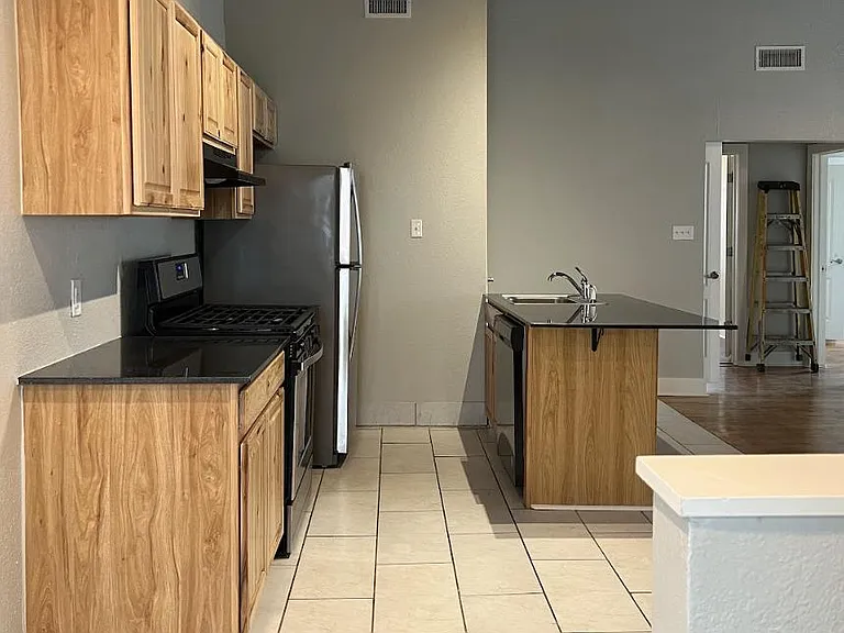 1216 N Blackwelder Ave #6 — Photo 7