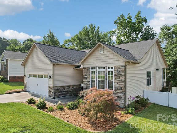 4th image of 632 Marigold Dr