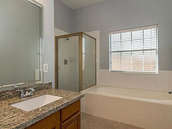 313 Winding Oak Ln S — Photo 5