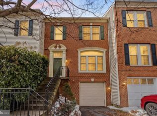 43003 Golf View Dr, Chantilly, VA