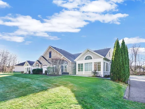 126 Stonybrook Way #126, South Hadley, MA 01075