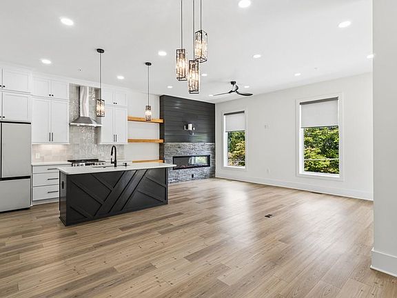 4th image of 105 Walnut St