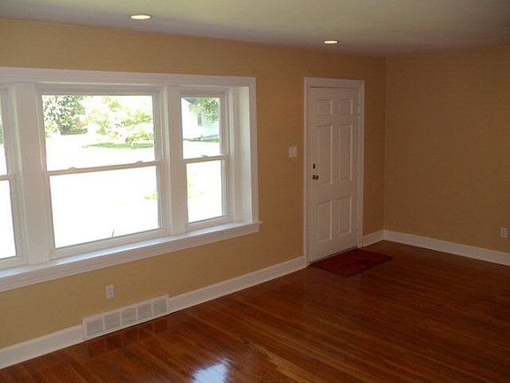 5th image of 2226 Saint James Ct