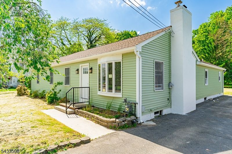 1st image of 506 Warren St
