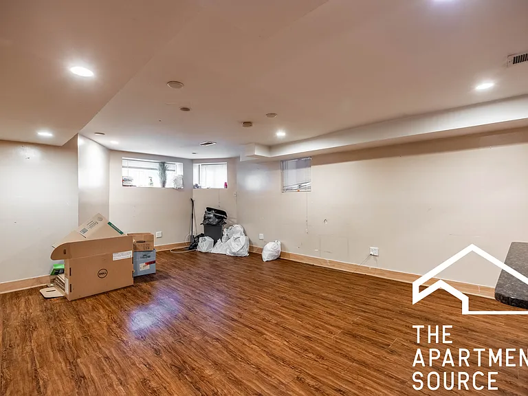 665 W Cornelia Ave #G — Photo 4