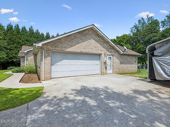 3rd image of 5616 Brandon Park Dr