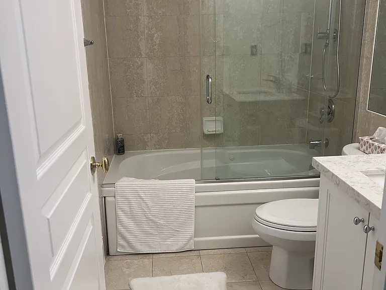 102 Bloor St W #305 — Photo 8