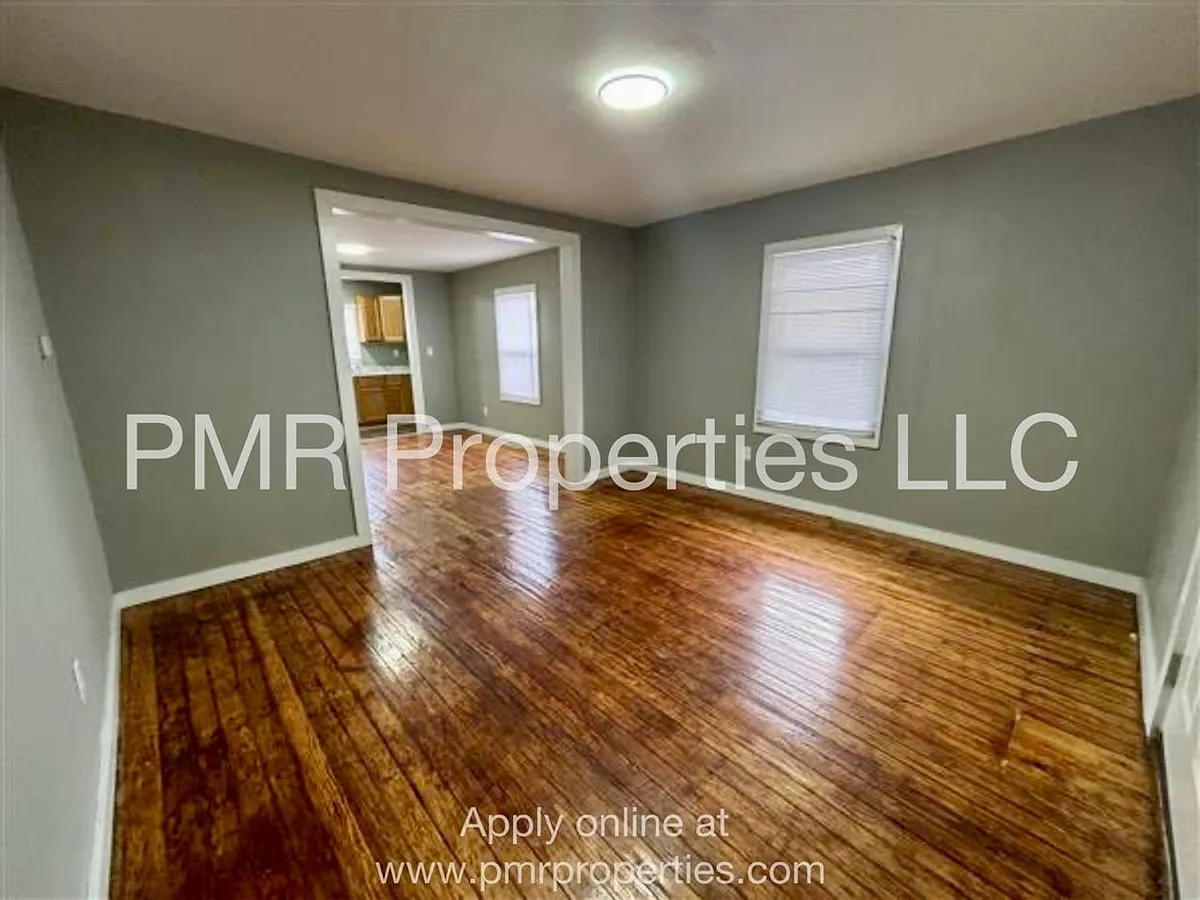 Building Photo - 2211 Locust St
