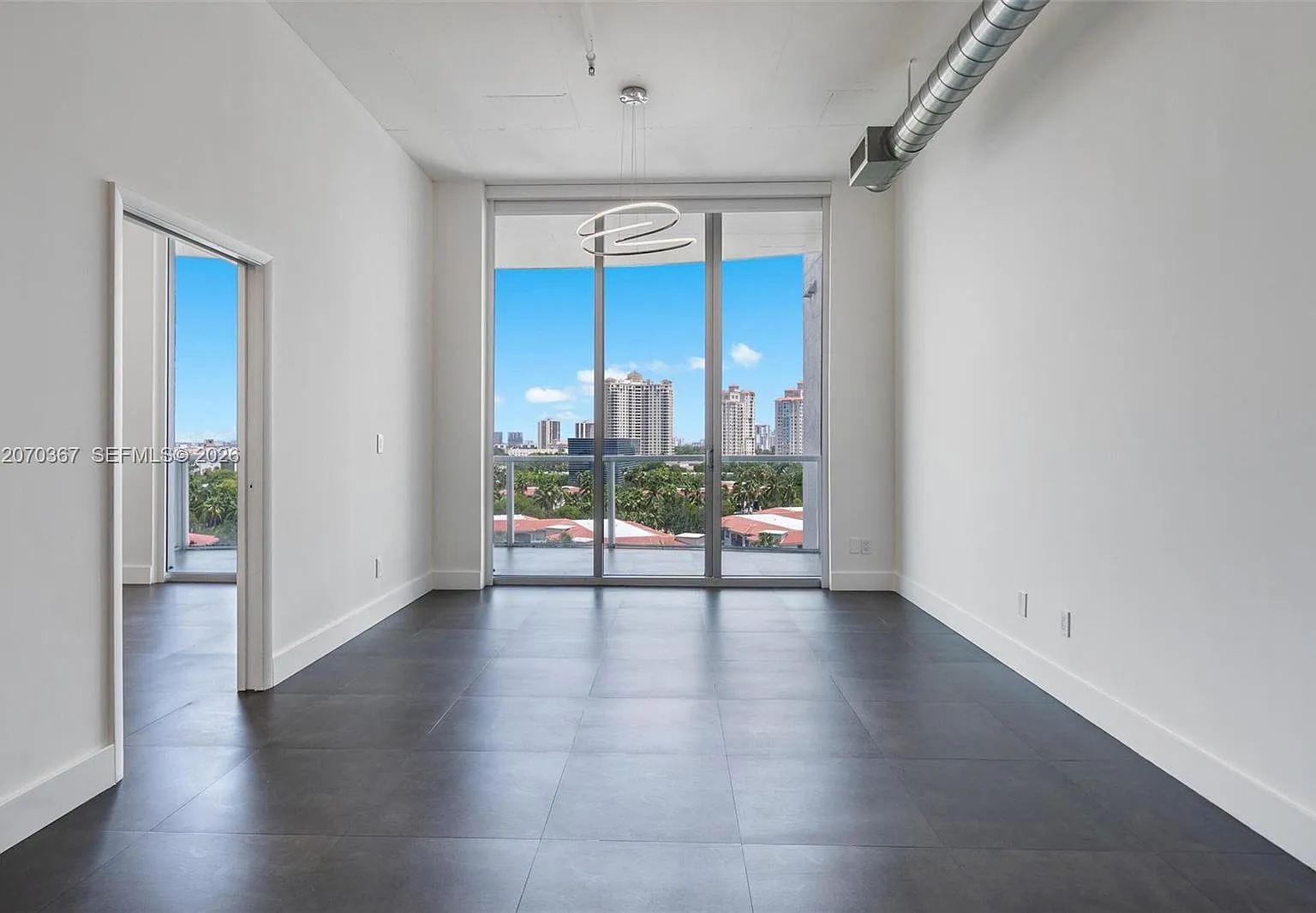 Uptown Marina Lofts Condo — Photo 4