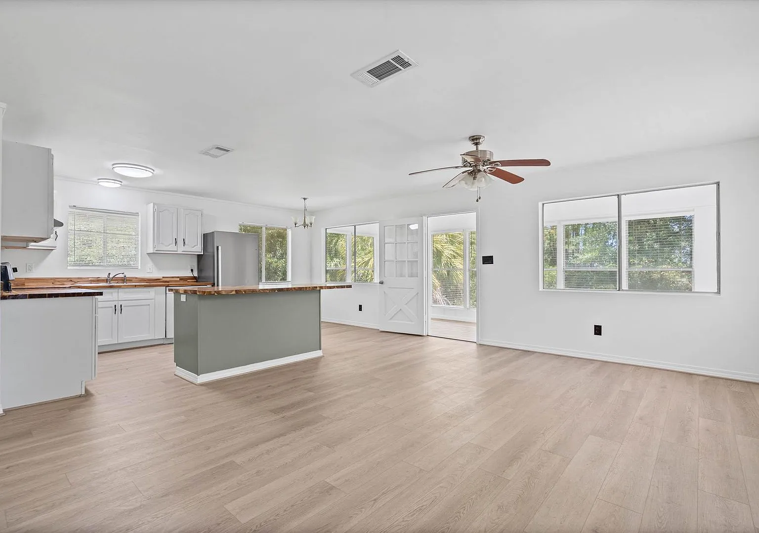 2 Bedroom Home on Dauphin Island with Updated Kitchen — Photo 2