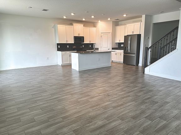3rd image of 5049 Bessie Ct