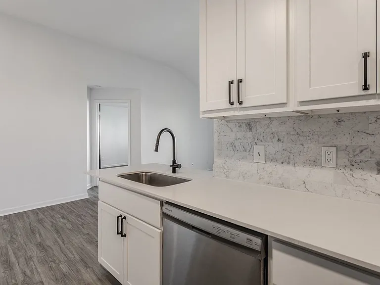 Sundance Apartments — Photo 10