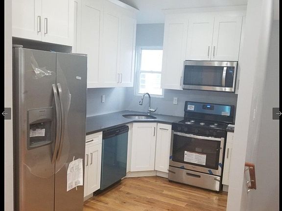 3rd image of 14041 Latham Ln