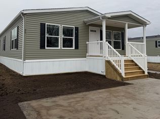 90 Chesterfield St, Erie, MI 48133