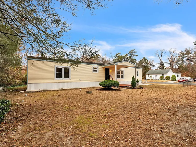 7601 Magnolia Dr — Photo 1