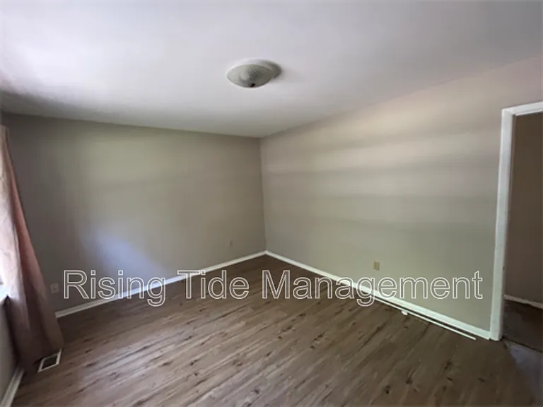 1308 Airport Ln SW — Photo 7