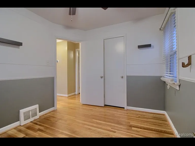 9884 Hubert Ave — Photo 4