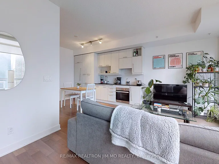 199 Richmond St W #2105 — Photo 10