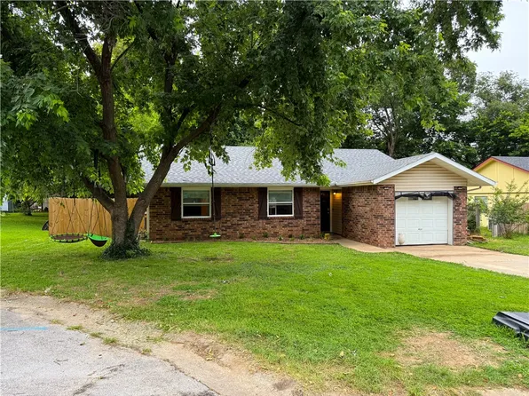 1019 W School St, Siloam Springs, AR 72761