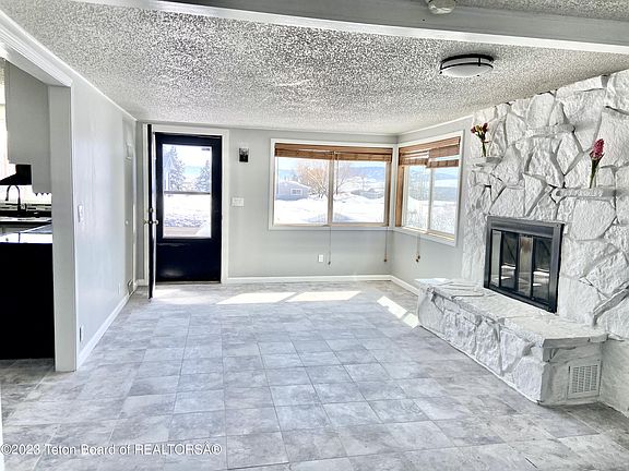 4th image of 111 E 6th Ave