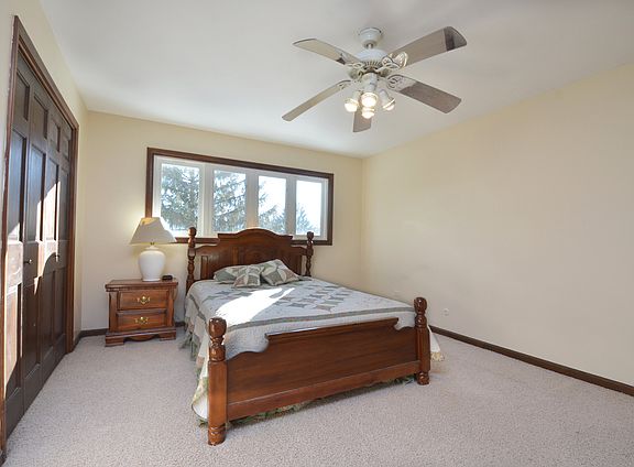 4th image of 711 Forest Glen Ln