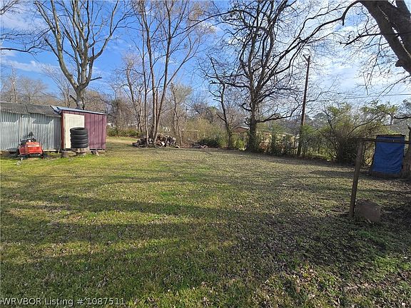 2nd image of 400 Hardy St