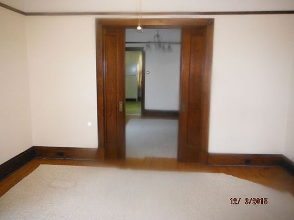 3rd image of 609 Joliet St