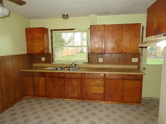 3rd image of 2114 Stewart Dr NW