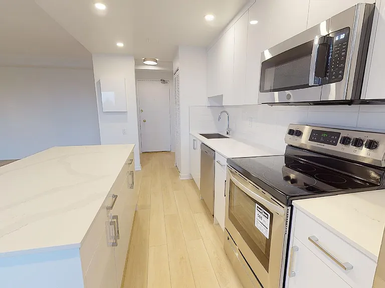 265 Reynolds St — Photo 3