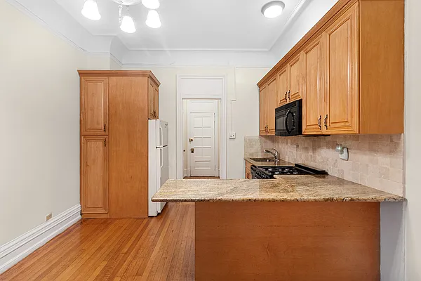 Rented by CitySites Real Estate Group | media 4