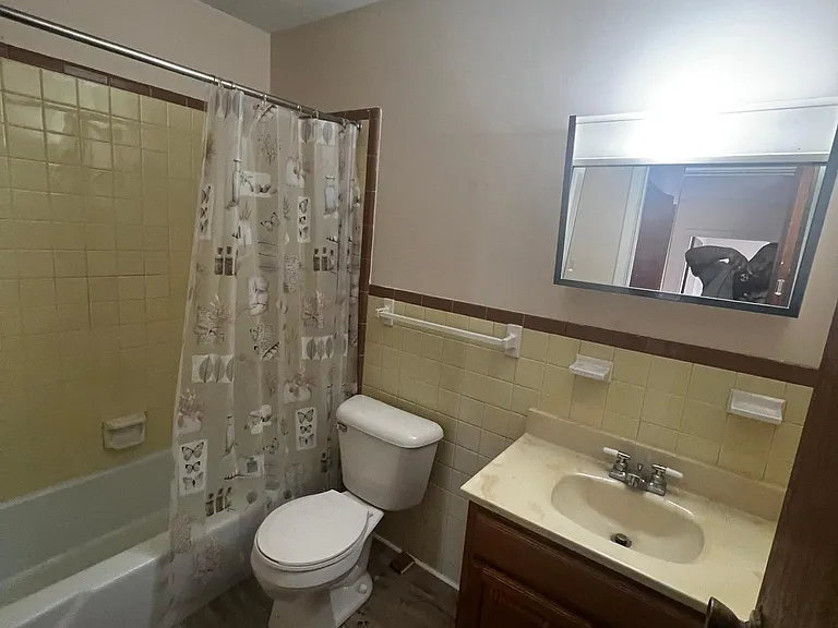 1011 Erbe Ave #4 — Photo 7